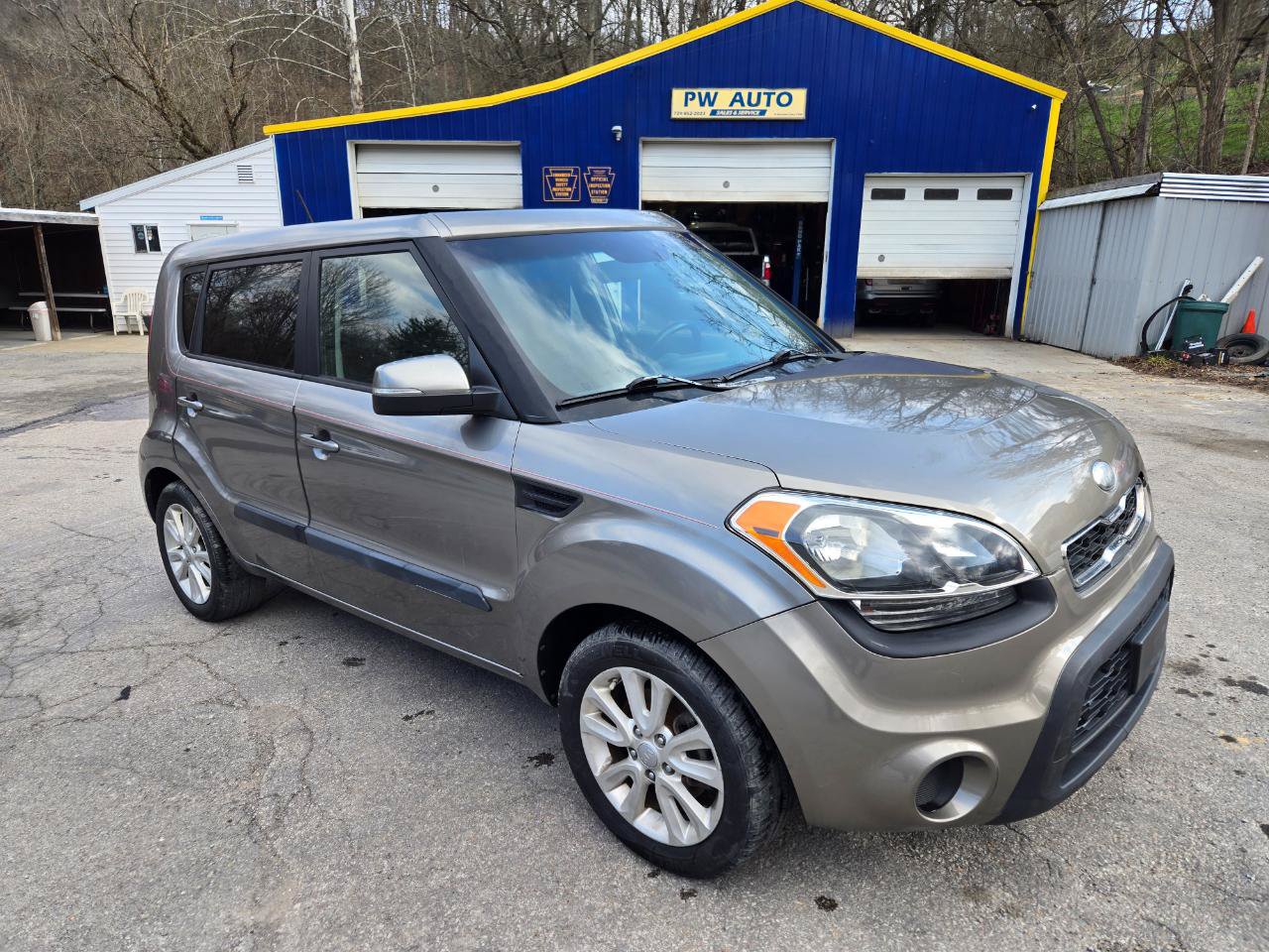 Used 2013 Kia Soul + FWD image 7