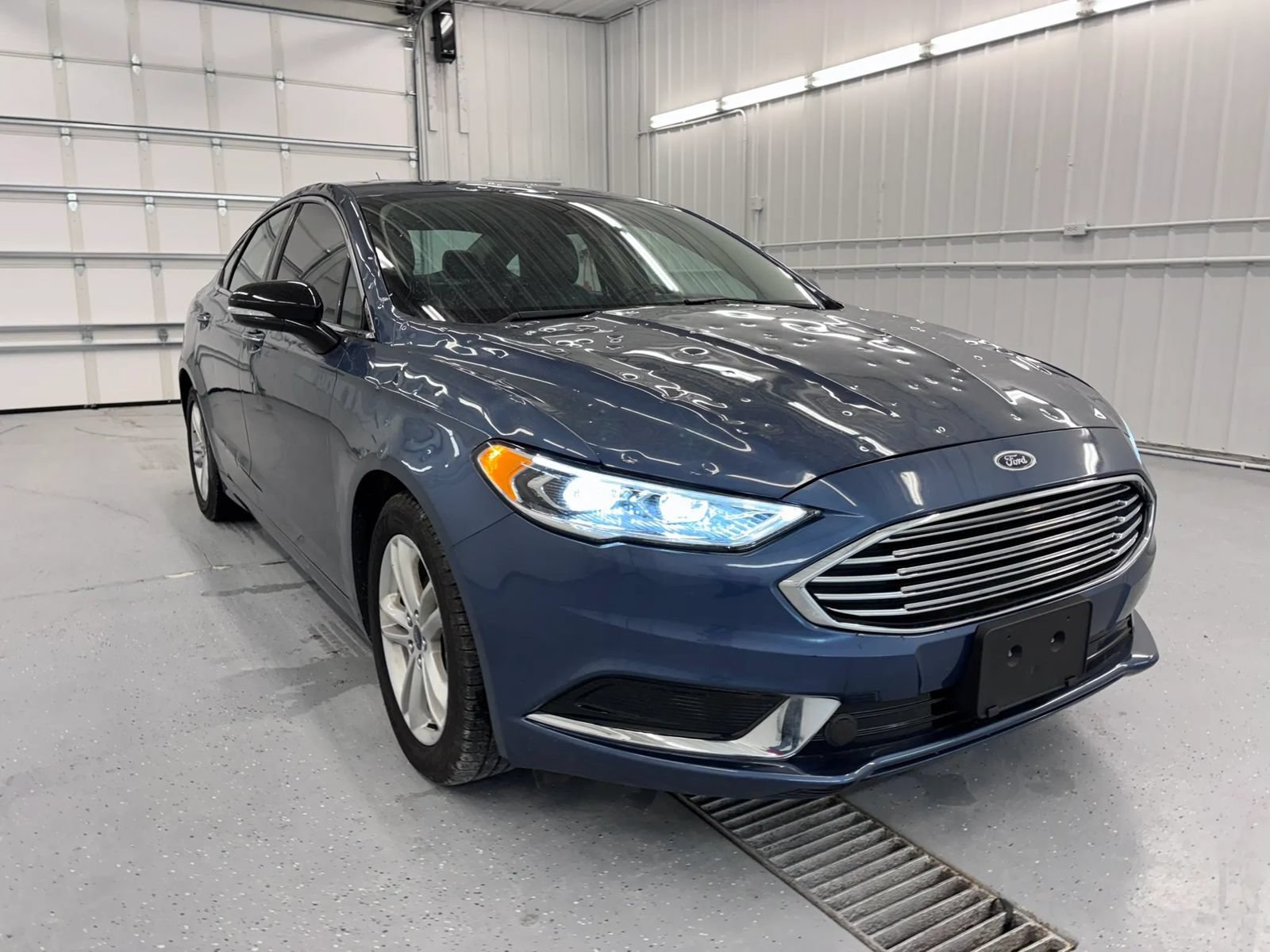 Used 2018 Ford Fusion SE w/ Fusion SE Technology Package FWD image 13