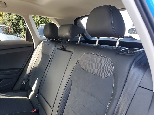 Certified 2025 Volkswagen Taos SE image 10