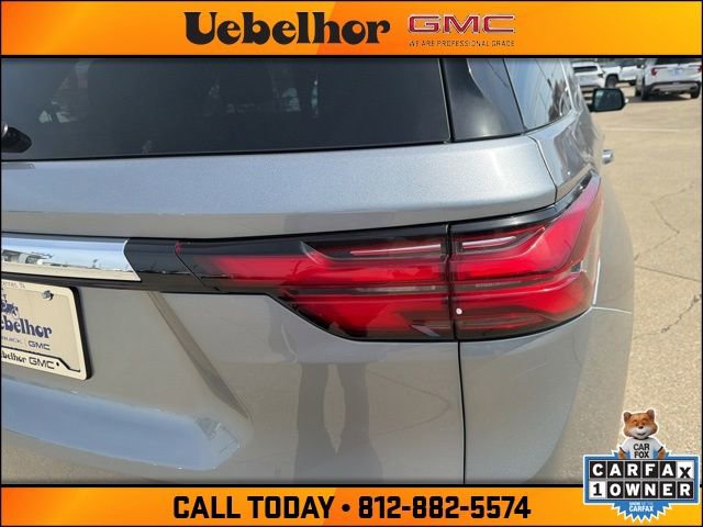 Used 2023 Chevrolet Traverse LT image 11