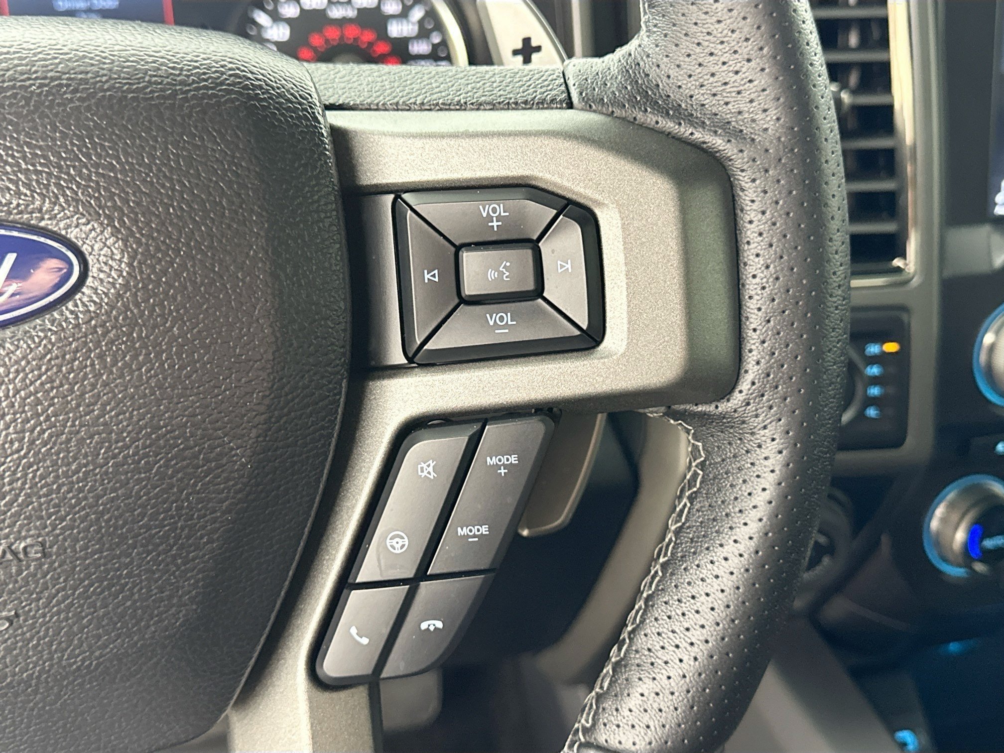 Used 2018 Ford F150 Raptor w/ Equipment Group 802A Luxury AWD/4WD image 19