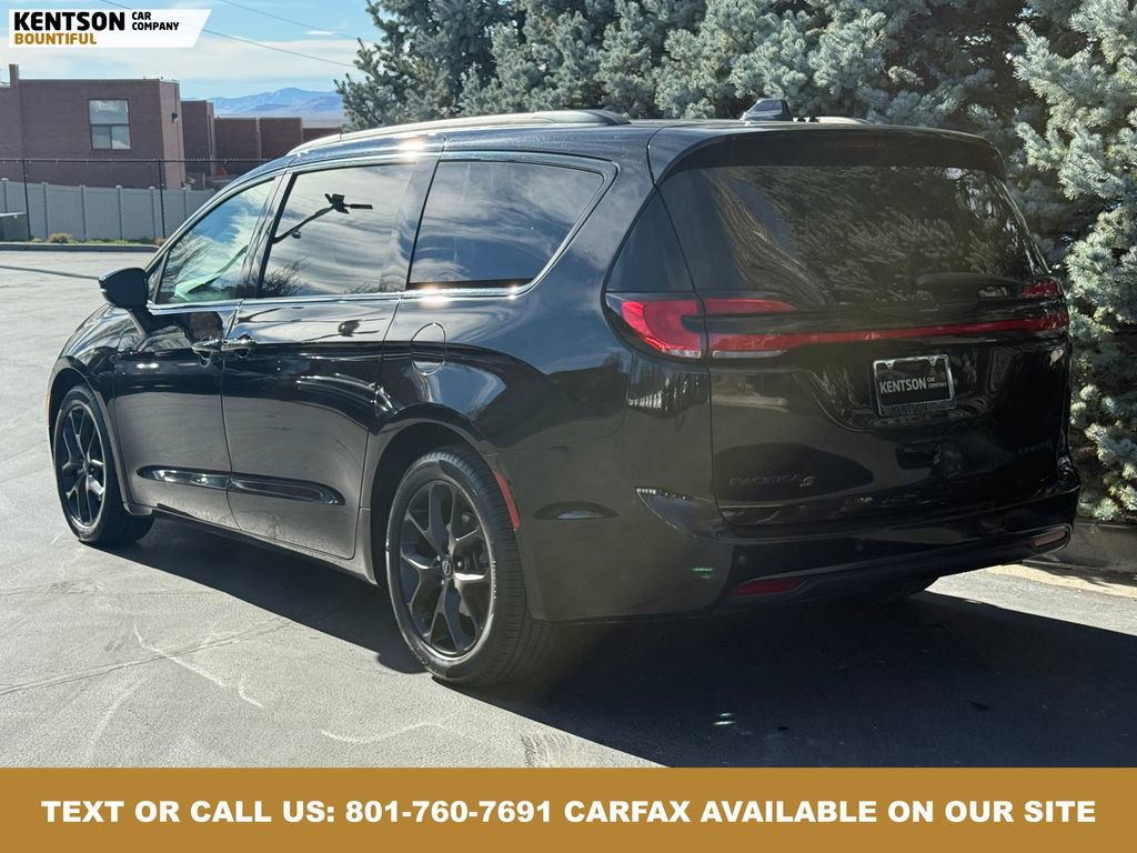 Used 2025 Chrysler Pacifica Limited image 6