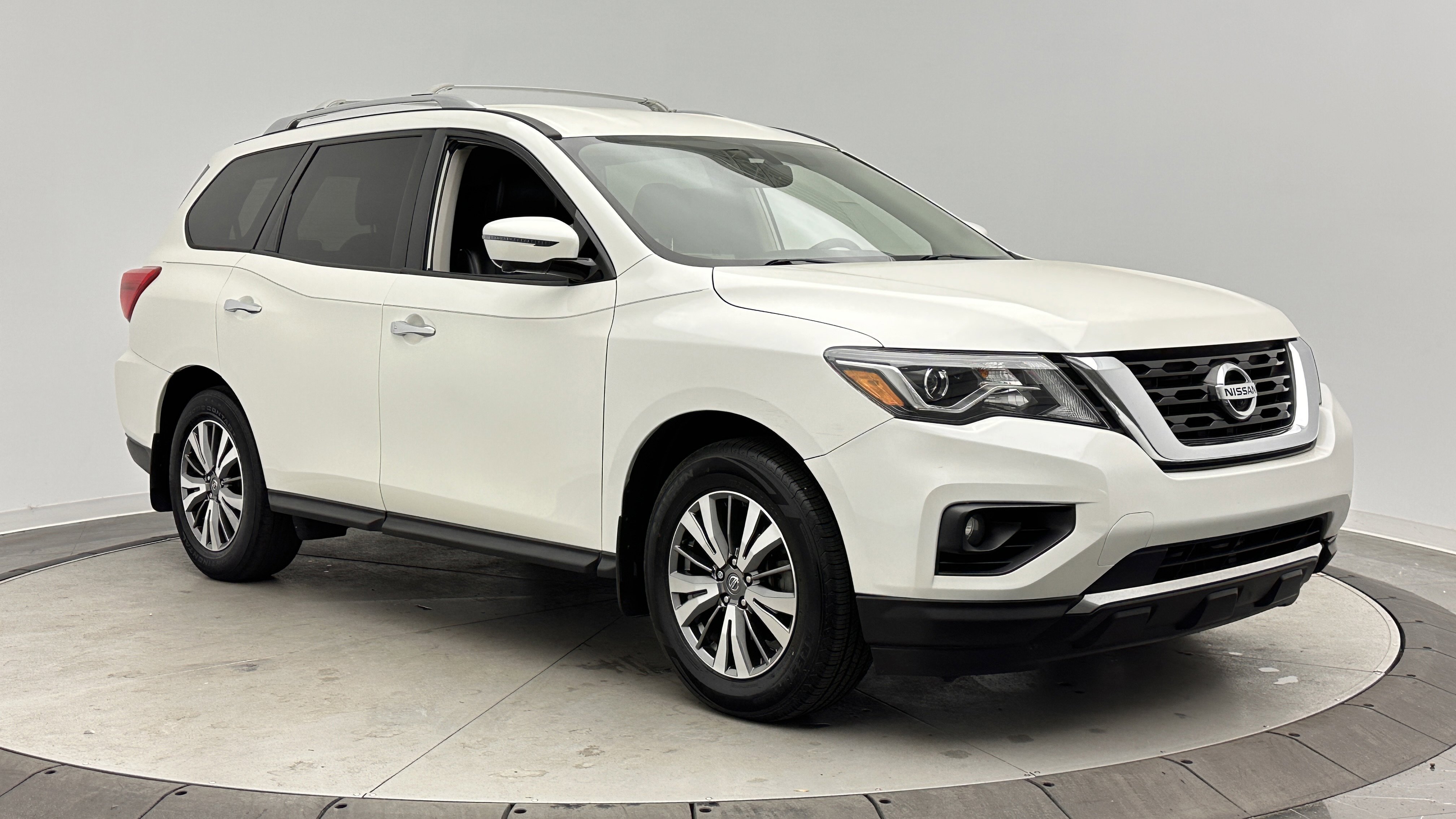Used 2019 Nissan Pathfinder SL w/ Cargo Package image 3