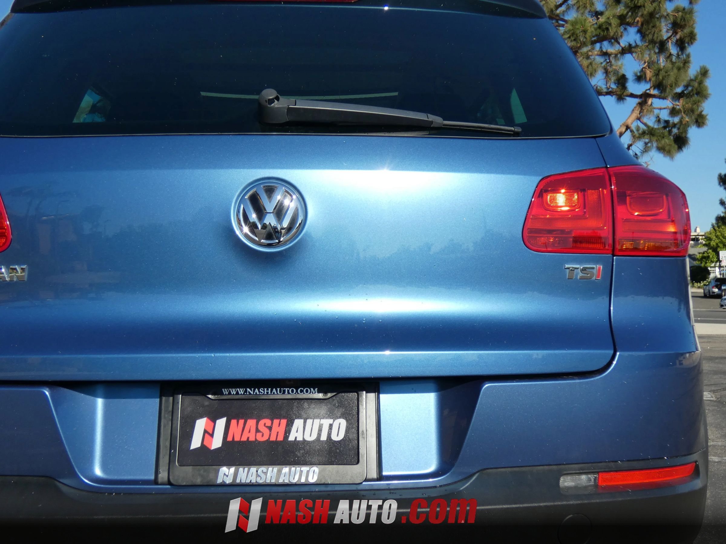 Used 2017 Volkswagen Tiguan SEL FWD image 9
