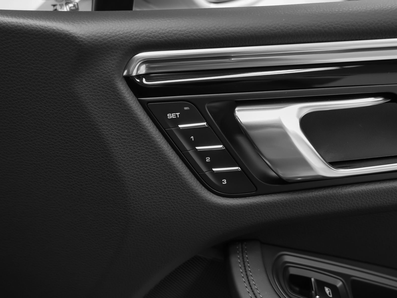 New 2026 Porsche Macan AWD/4WD image 20