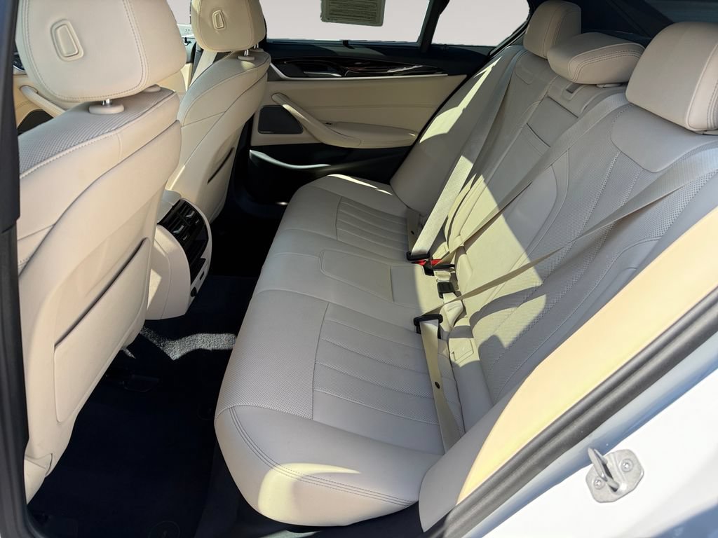 Used 2023 BMW 530e xDrive w/ Premium Package AWD/4WD image 13