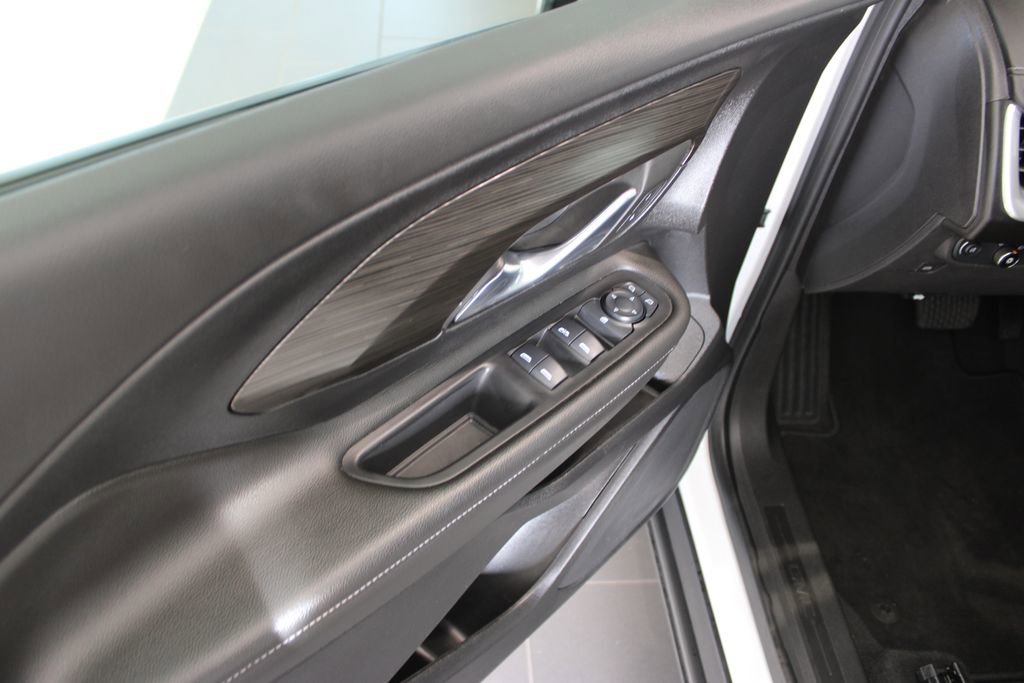 Used 2024 GMC Terrain SLE image 28