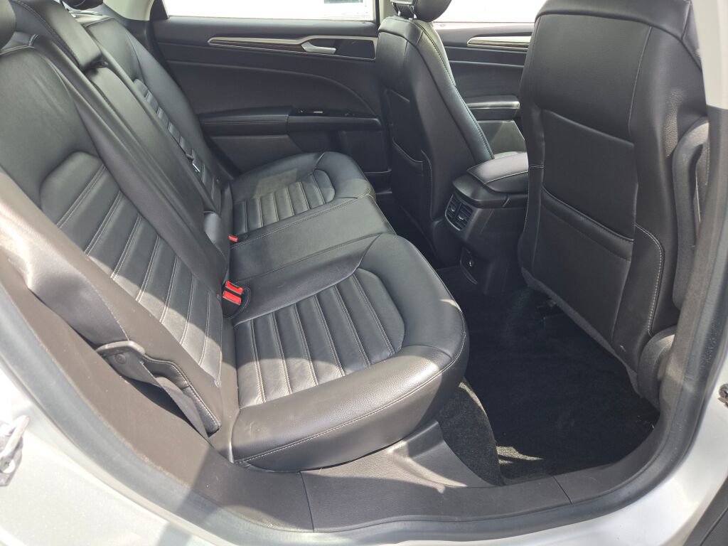 Used 2016 Ford Fusion SE w/ Equipment Group 202A AWD/4WD image 9