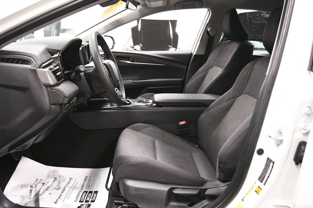 Used 2025 Toyota Camry LE FWD image 9