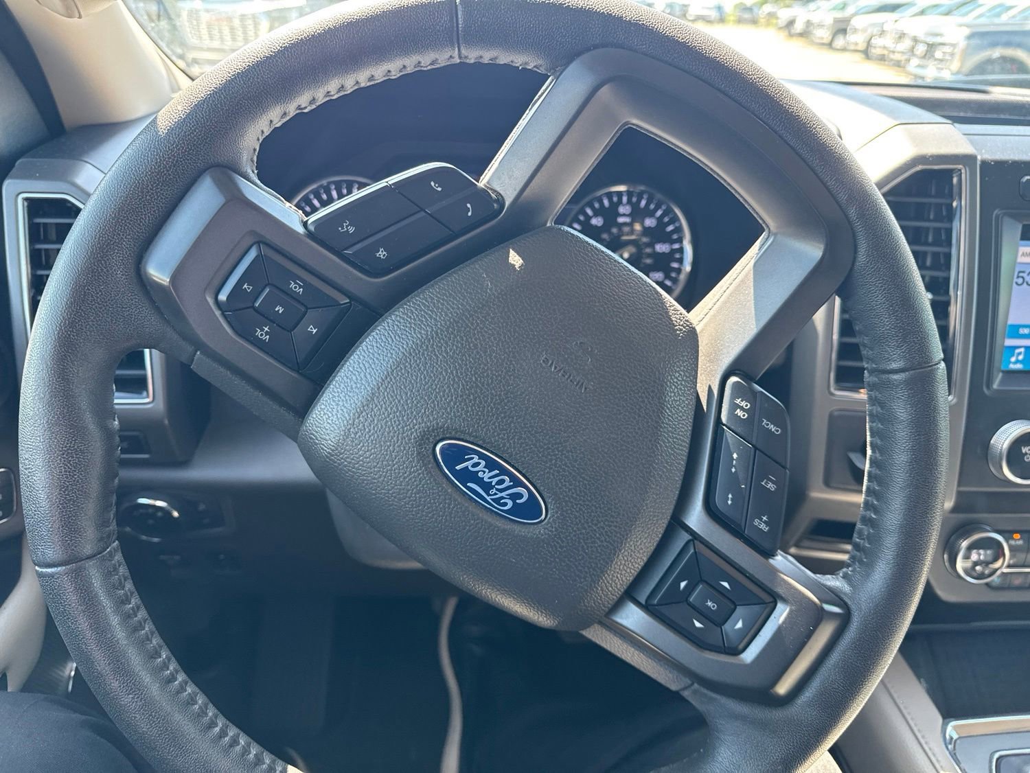 Used 2019 Ford Expedition XLT w/ Equipment Group 202A RWD image 11