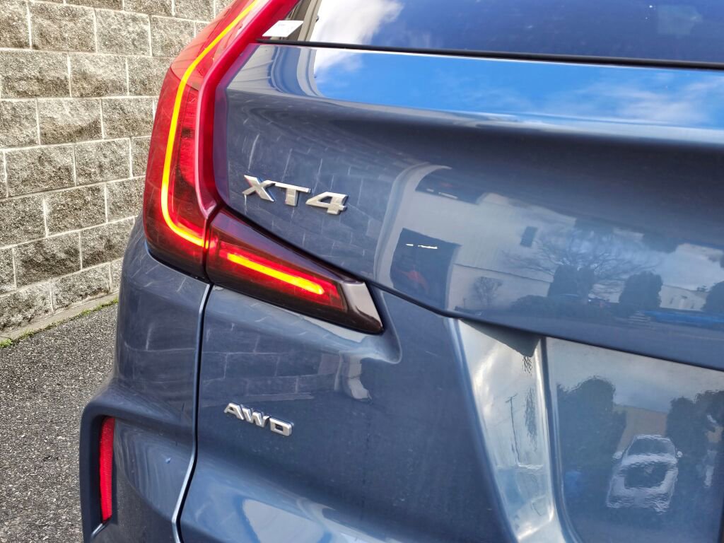 Used 2025 Cadillac XT4 Premium Luxury image 18