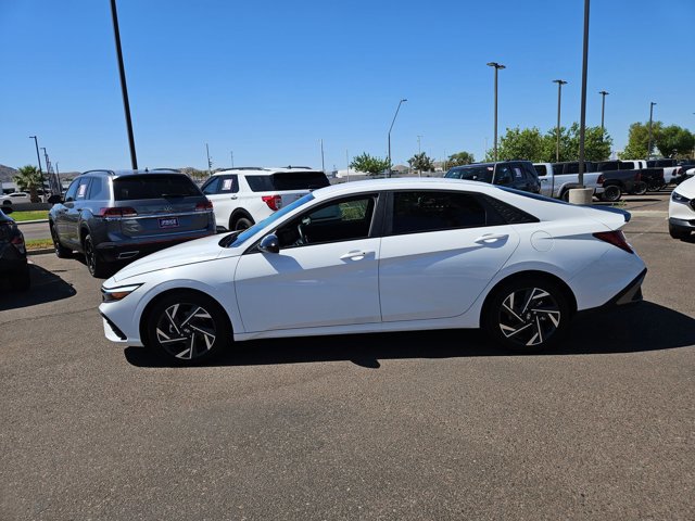 Used 2025 Hyundai Elantra SEL image 8