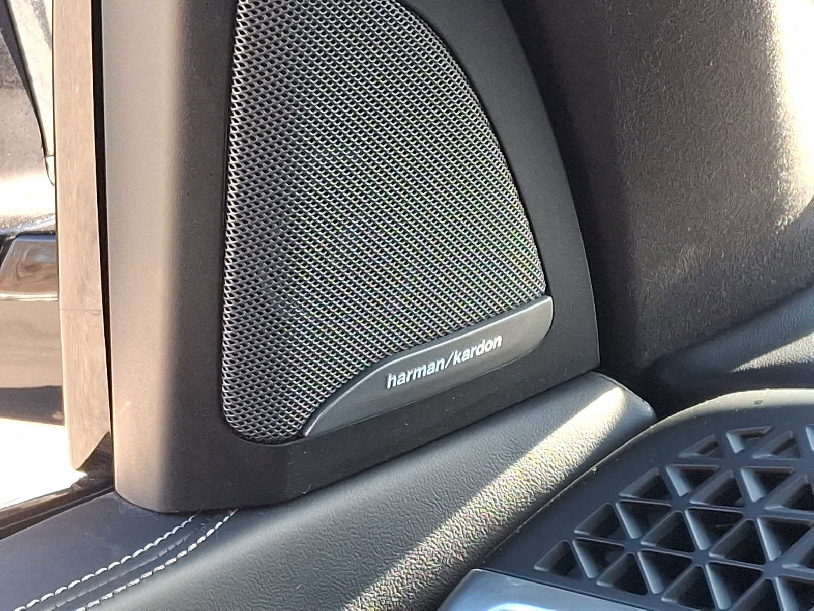 Used 2025 BMW X5 M60i w/ Executive Package image 28