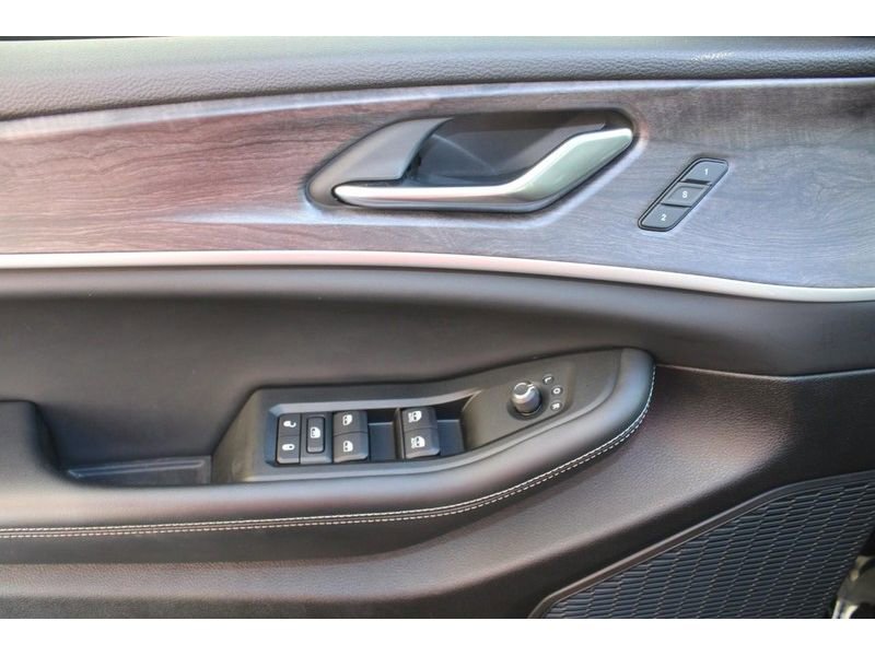 Used 2023 Jeep Grand Cherokee Limited w/ Luxury Tech Group II AWD/4WD image 20
