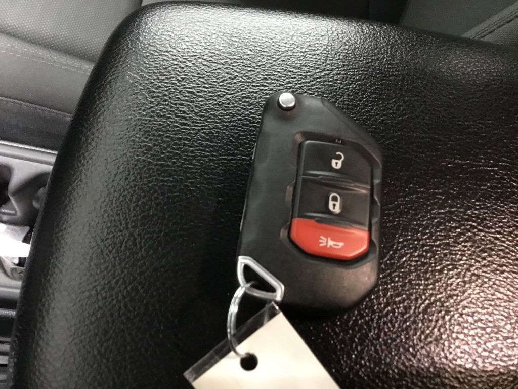 Used 2021 Jeep Gladiator Willys image 9