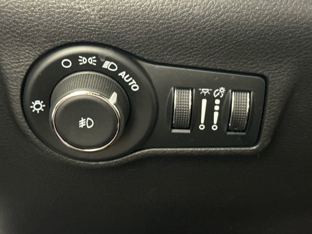 Used 2025 Jeep Compass Limited AWD/4WD image 37