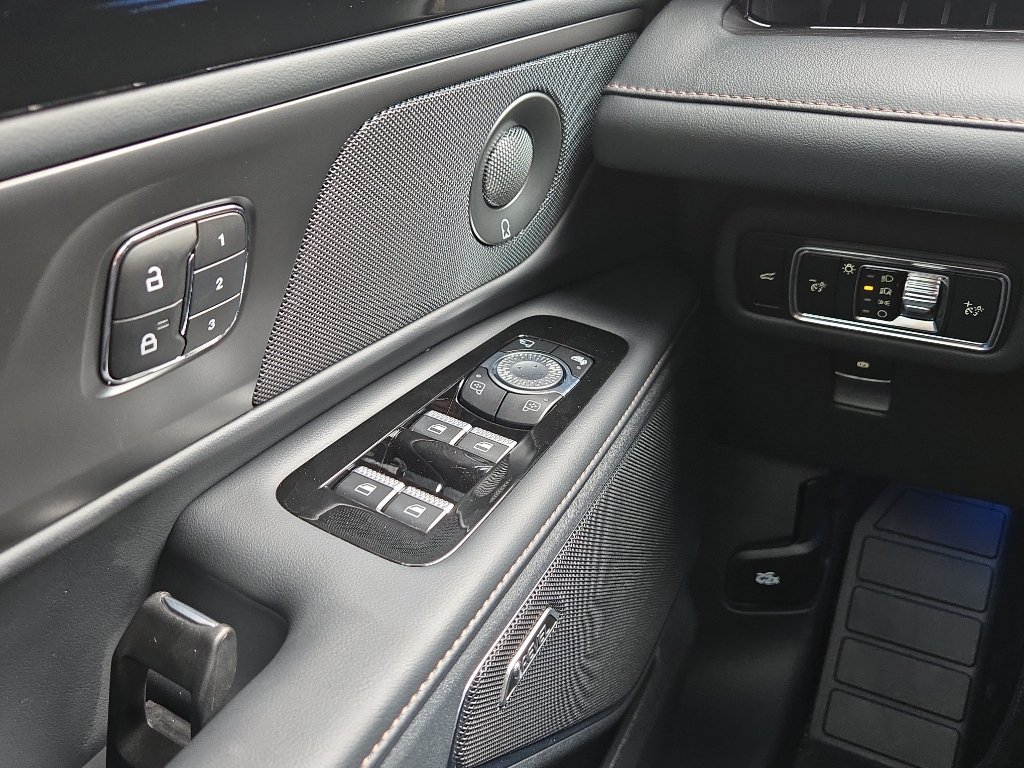 Used 2026 Lincoln Nautilus Reserve AWD/4WD image 24