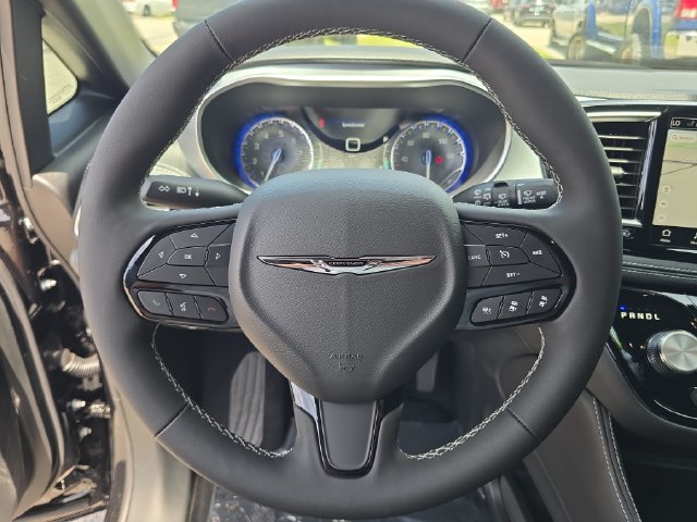 New 2026 Chrysler Pacifica Limited w/ S Appearance Package FWD image 27