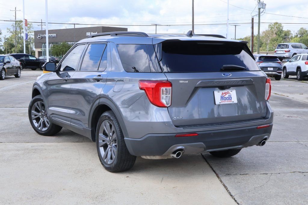 Used 2022 Ford Explorer XLT w/ Equipment Group 202A image 2