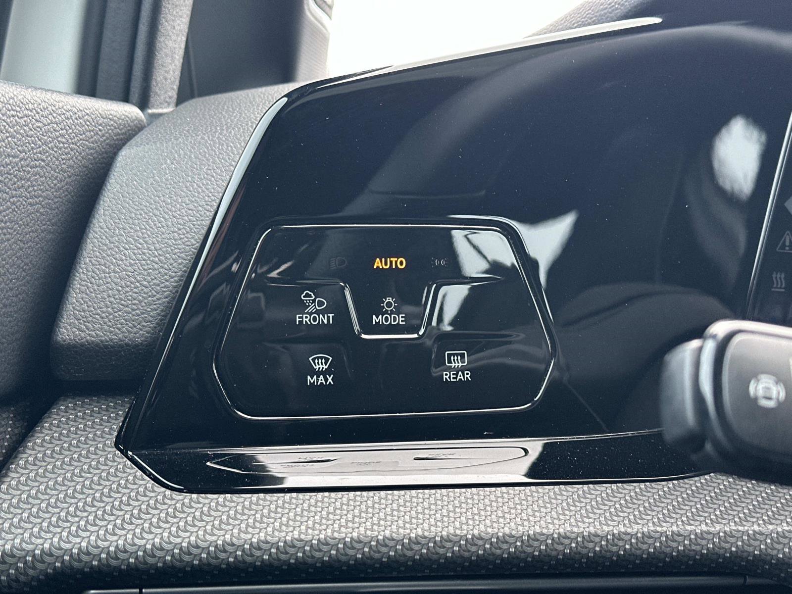 Used 2023 Volkswagen Golf R 2.0T DSG AWD image 26