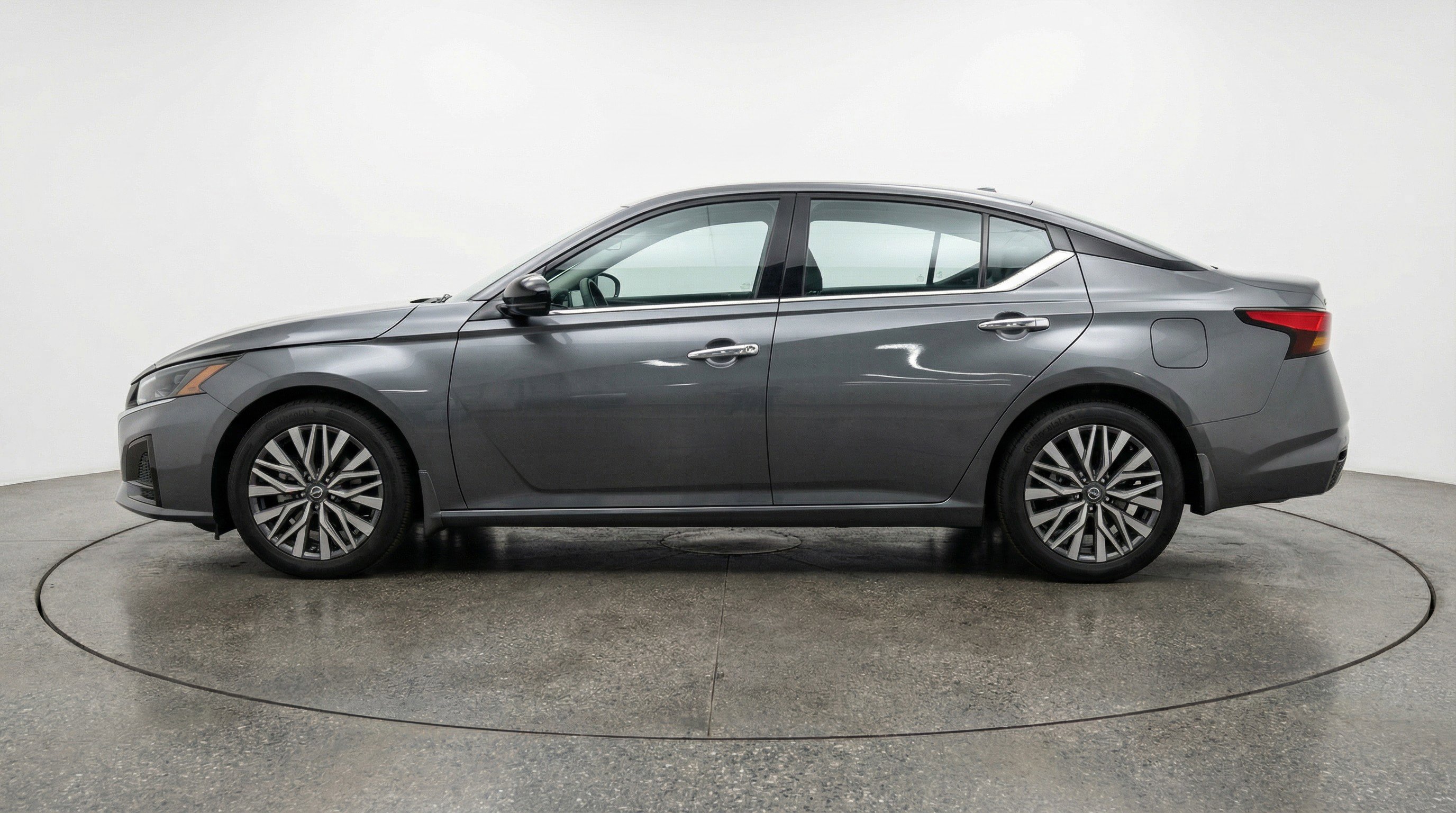 Used 2025 Nissan Altima 2.5 SV image 5