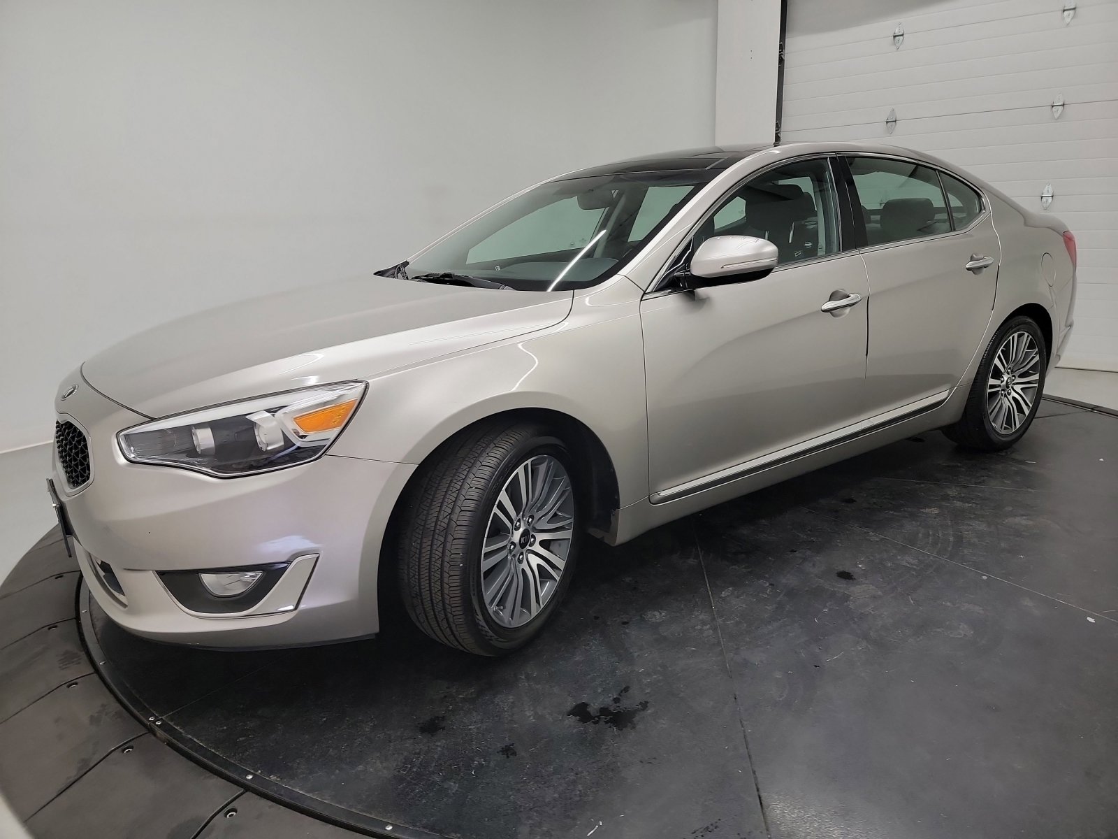 Used 2015 Kia Cadenza Premium image 3