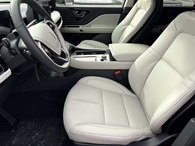 New 2026 Lincoln Aviator 2WD w/ Jet Appearance Package image 24