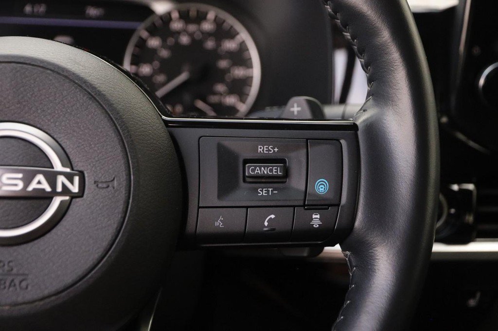 Used 2023 Nissan Pathfinder SL AWD/4WD image 14