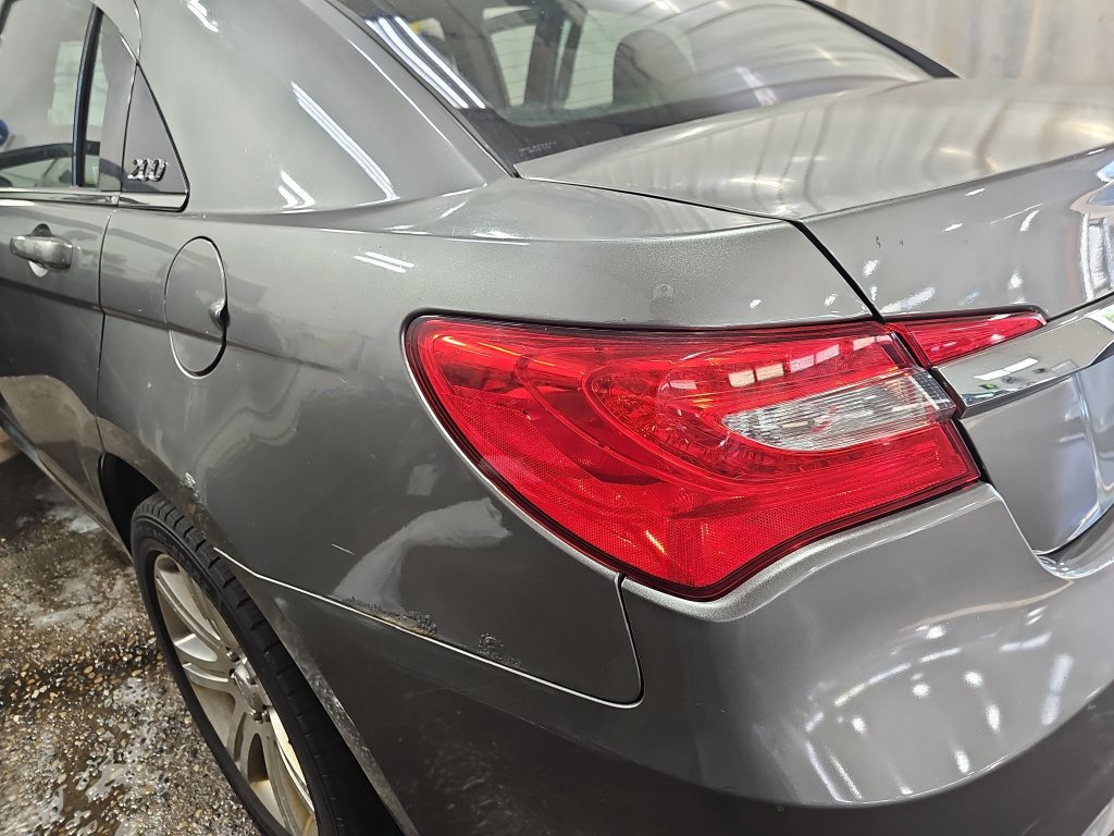 Used 2011 Chrysler 200 Touring FWD image 36