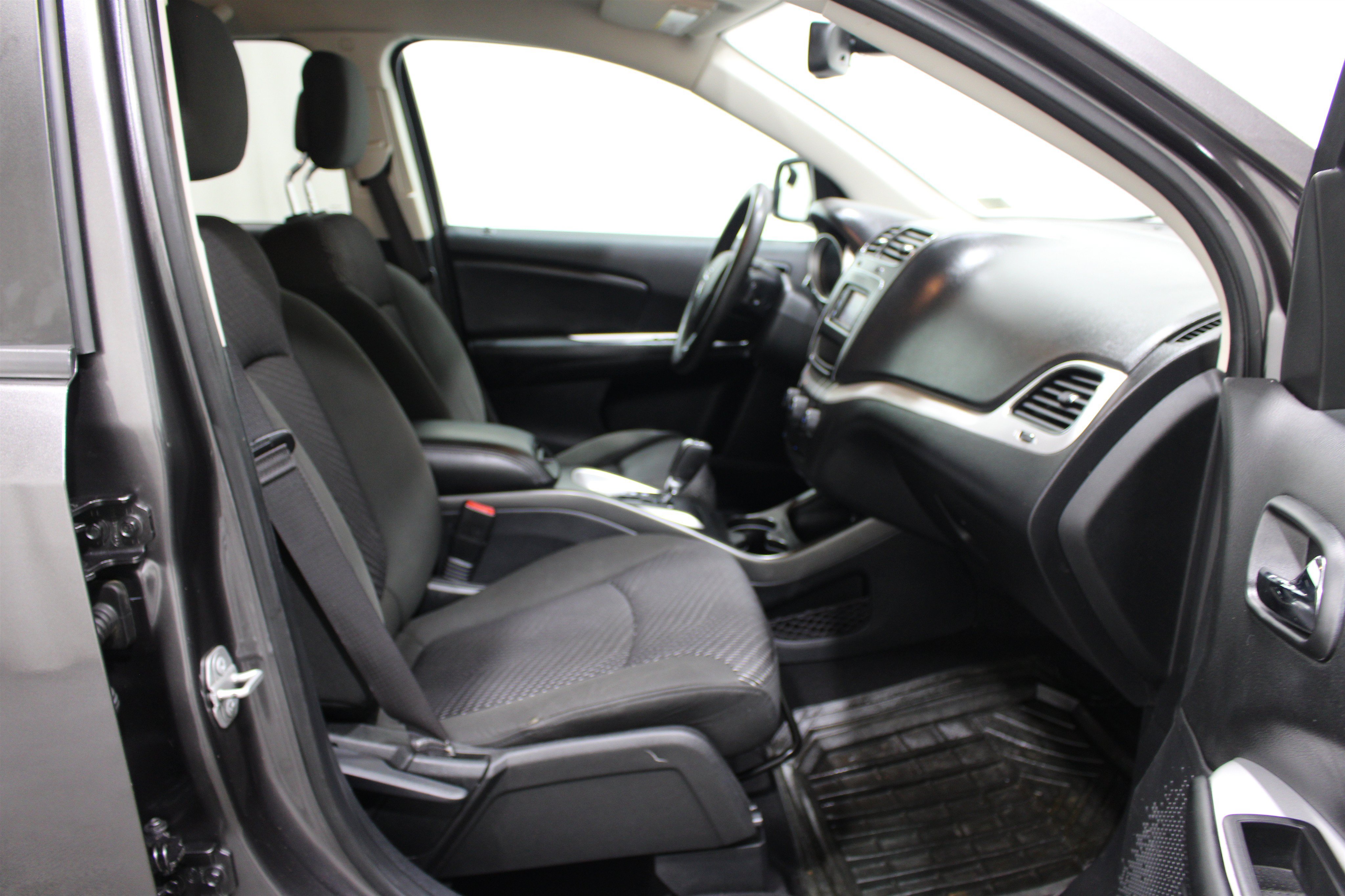 Used 2020 Dodge Journey SE FWD image 22