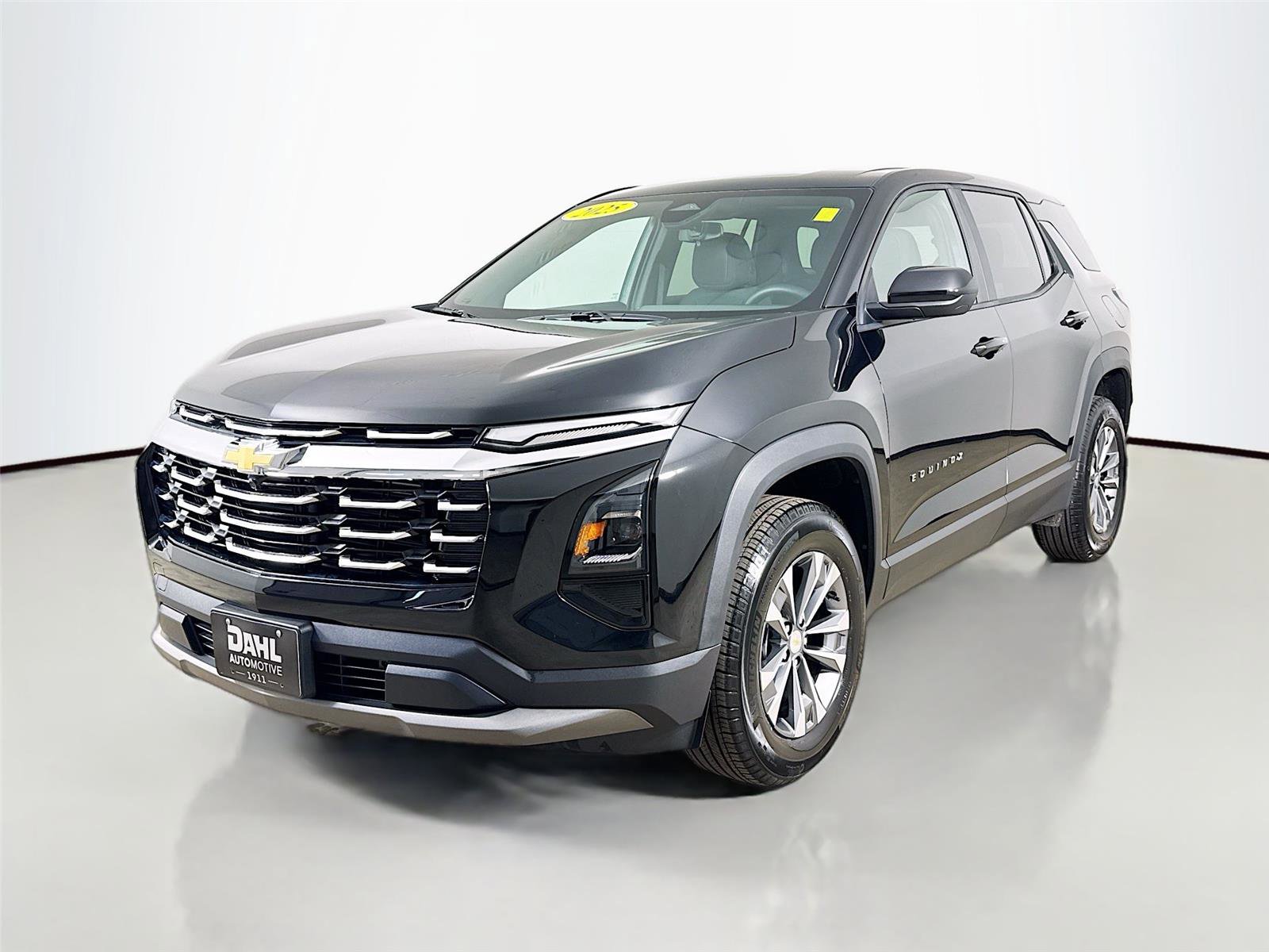 Used 2025 Chevrolet Equinox LT AWD/4WD image 4