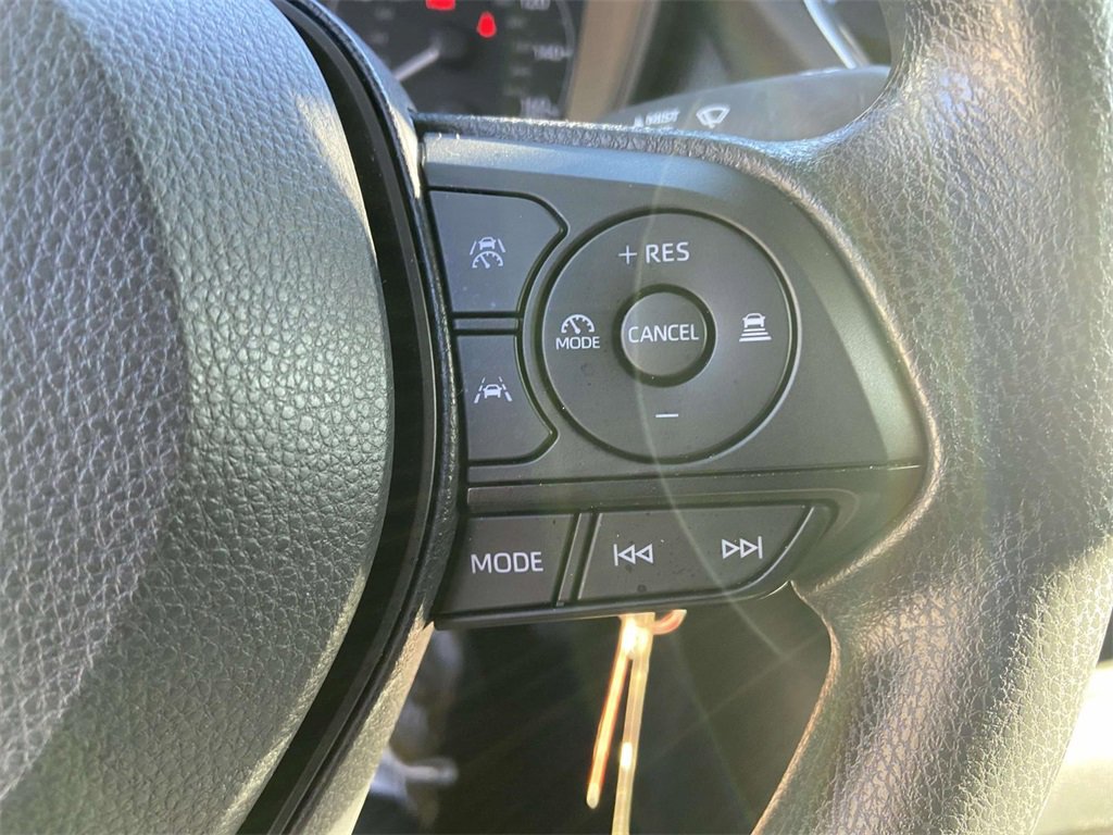 Used 2025 Toyota Corolla LE image 31