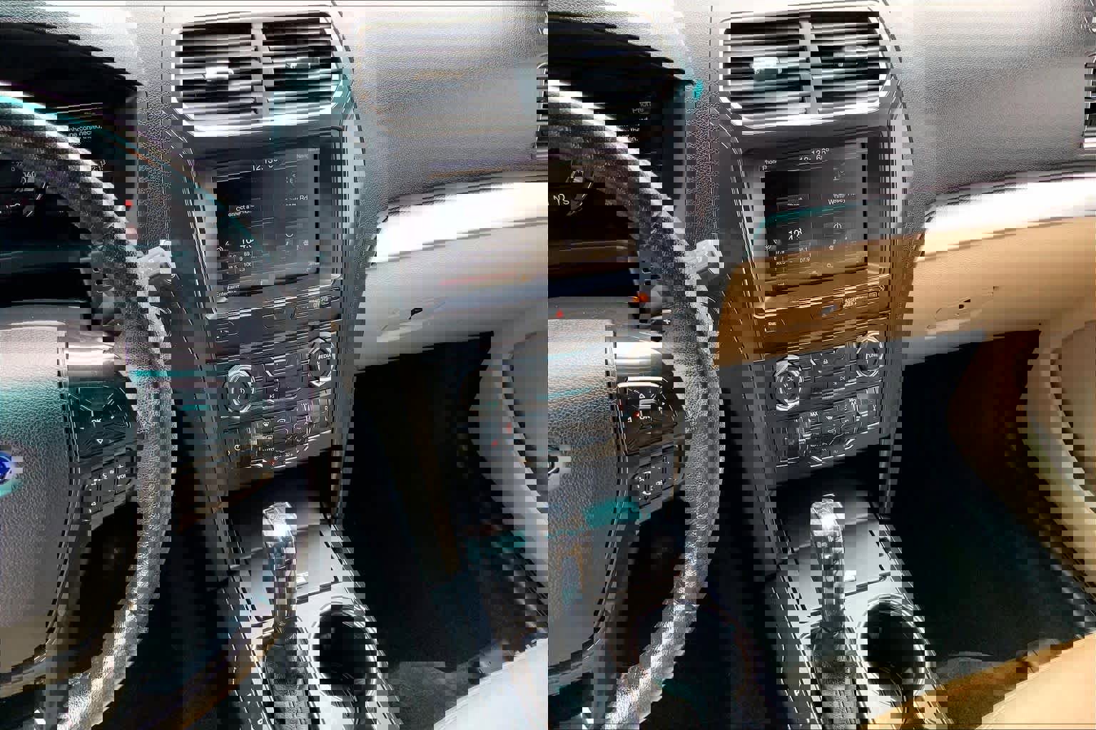 Used 2016 Ford Explorer XLT w/ Equipment Group 202A image 7