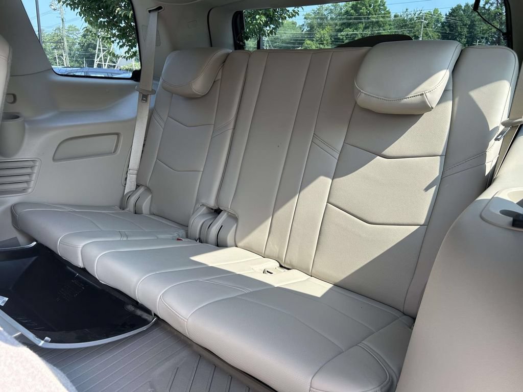 Used 2020 Cadillac Escalade Luxury AWD/4WD image 11