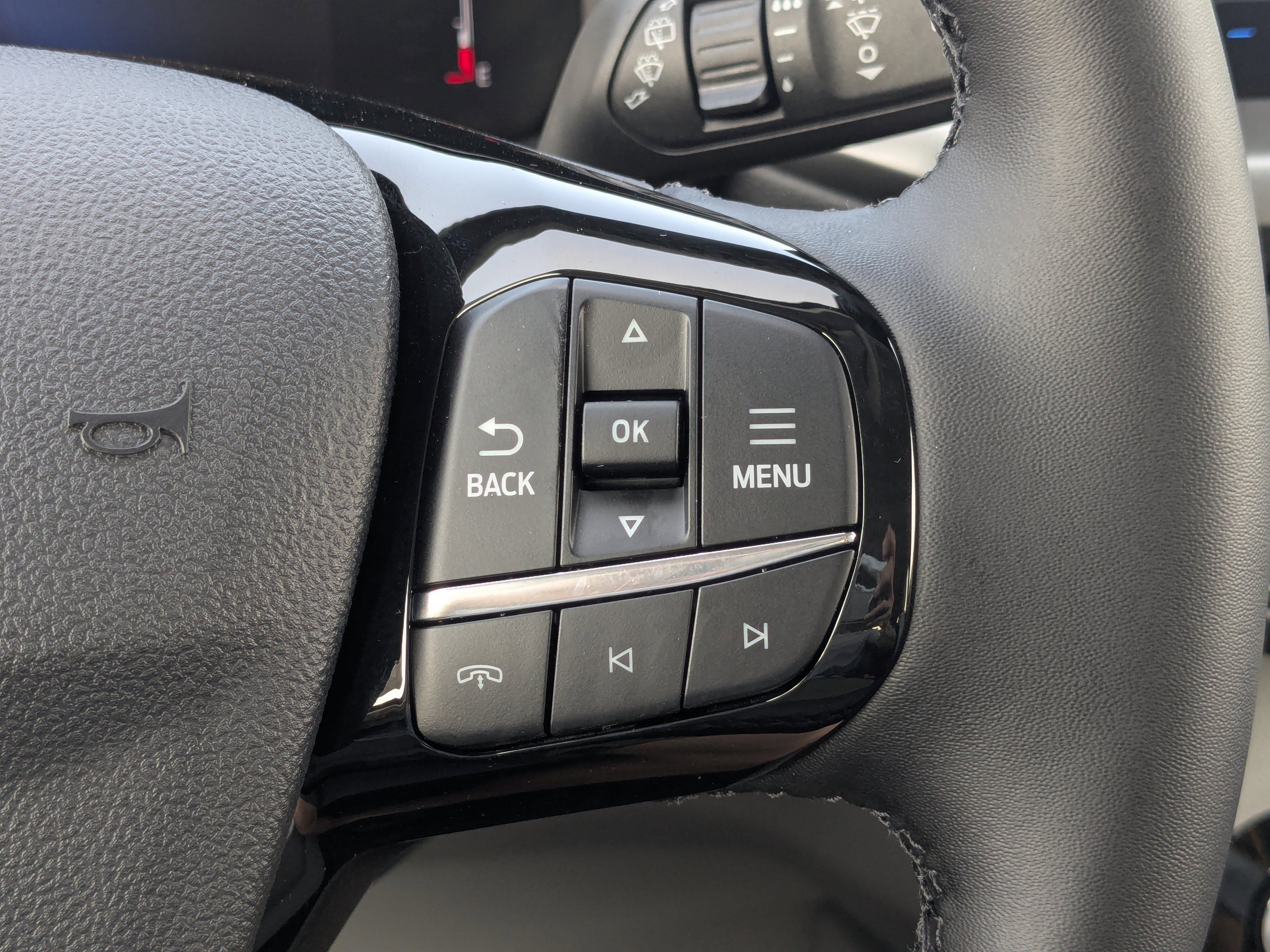 New 2025 Ford Escape SE image 27