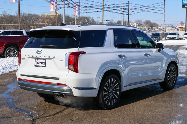 Used 2024 Hyundai Palisade Calligraphy image 3