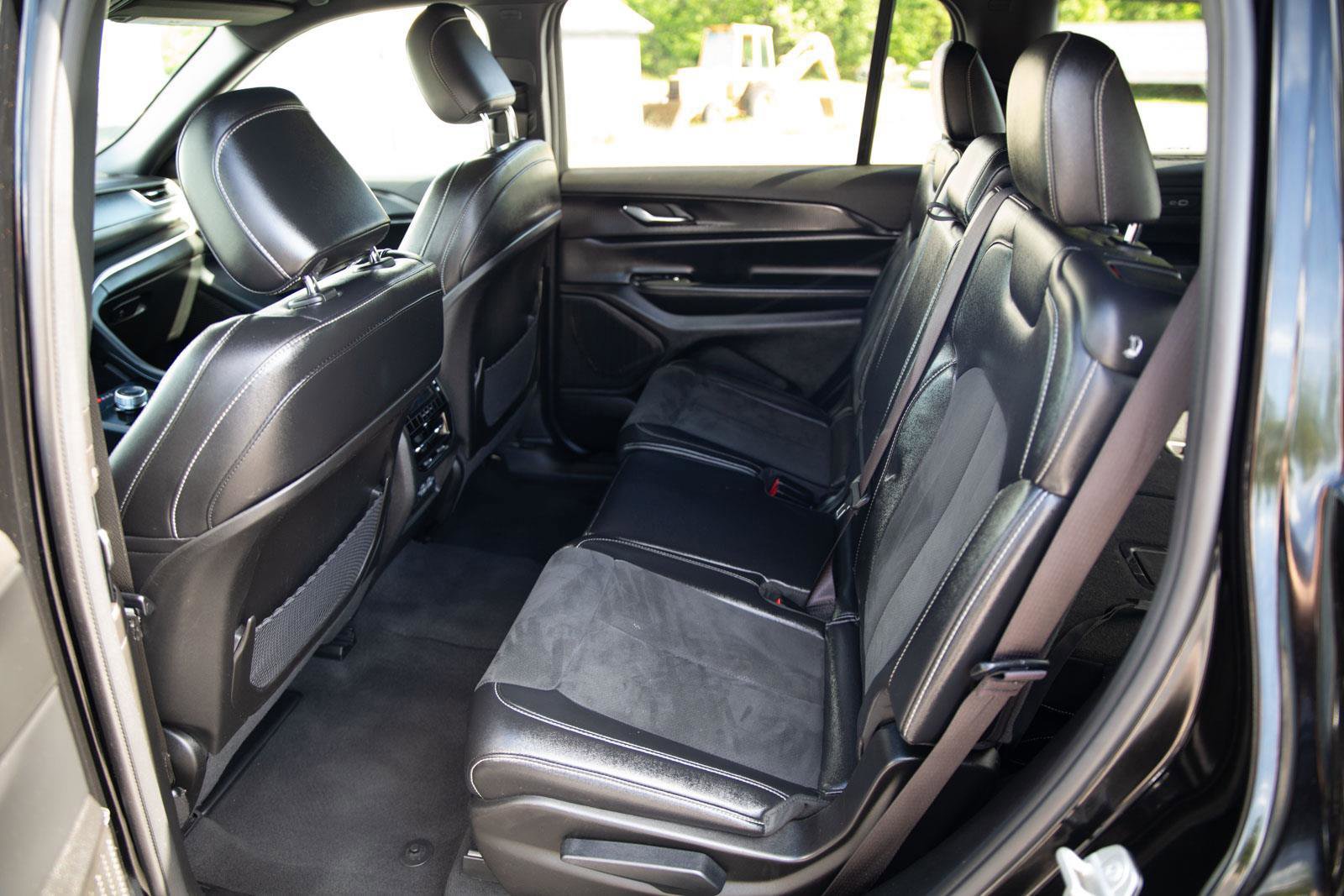 Used 2024 Jeep Grand Cherokee L Laredo image 24