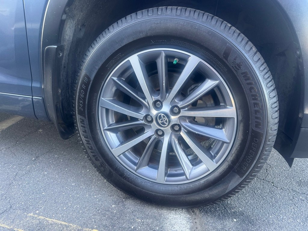 Used 2018 Toyota Highlander SE image 19