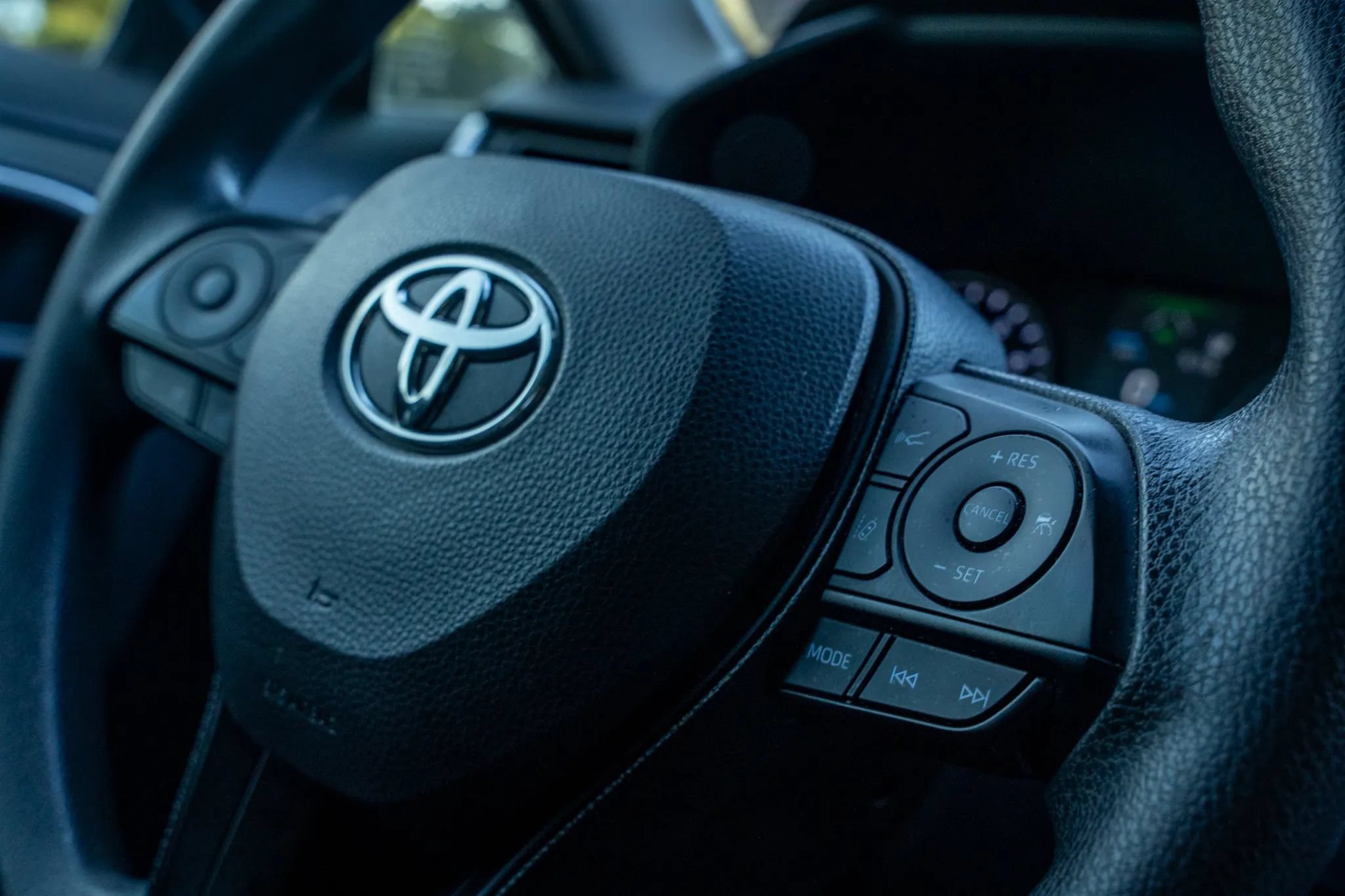 Used 2020 Toyota RAV4 XLE FWD image 20