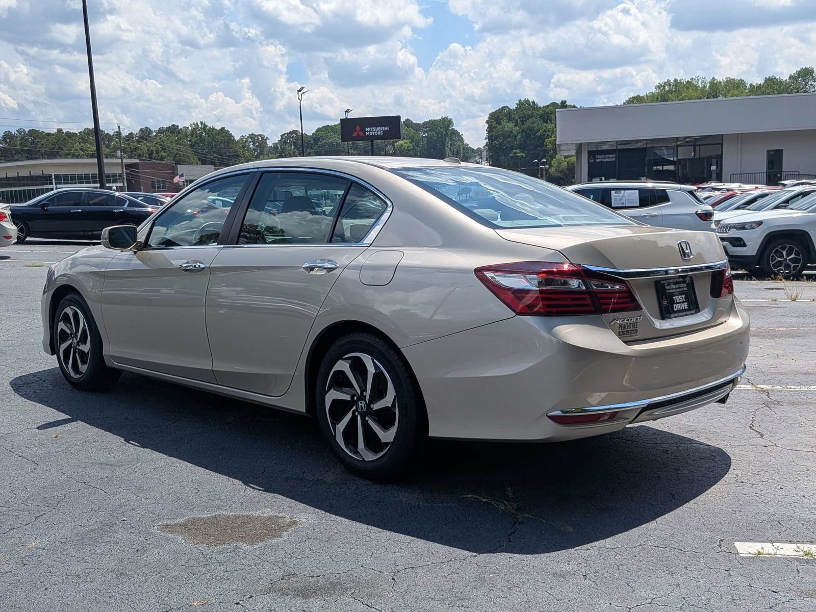 Used 2017 Honda Accord EX-L image 6