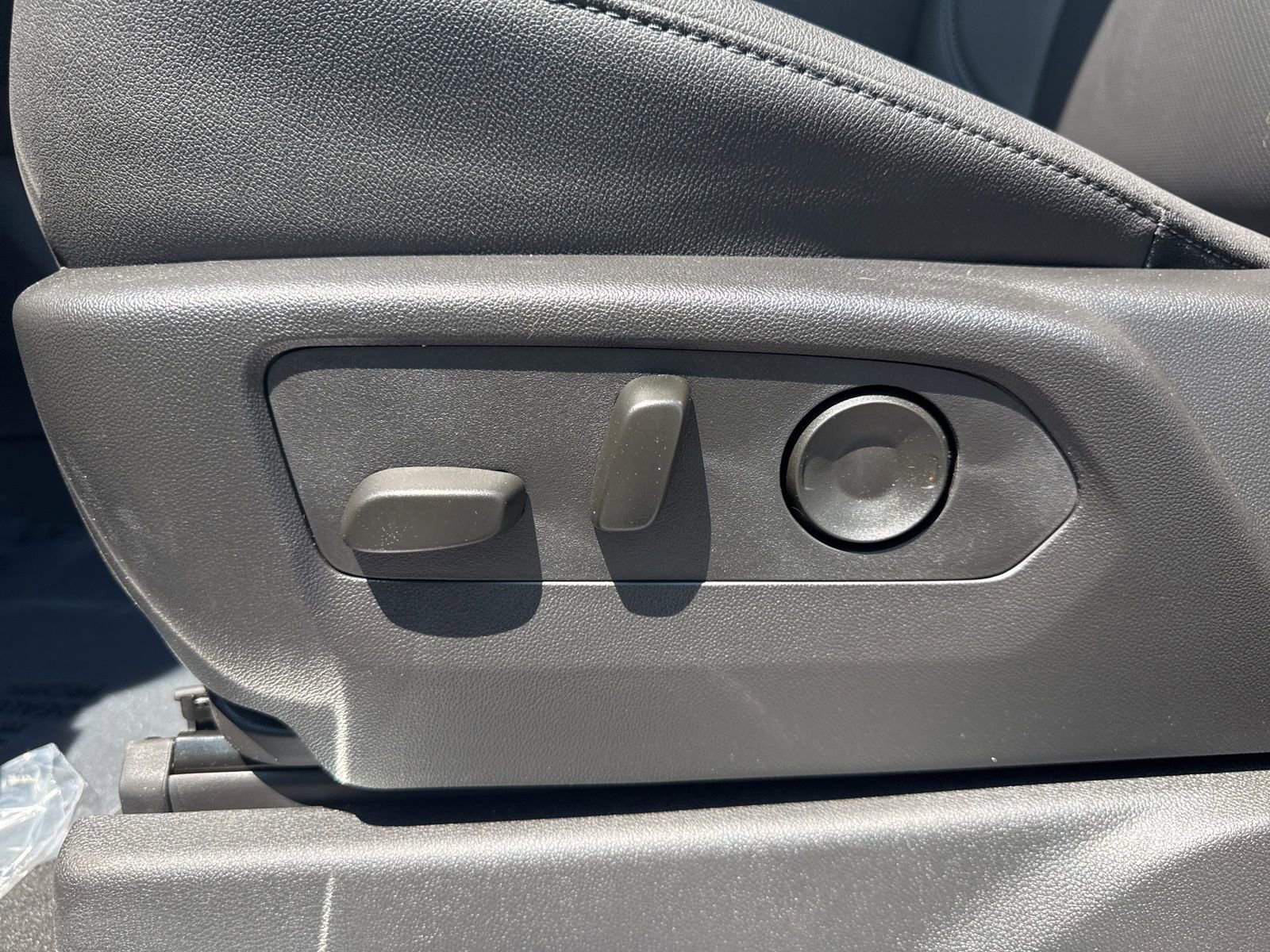 New 2025 GMC Sierra 3500 SLT w/ SLT Convenience Package image 12