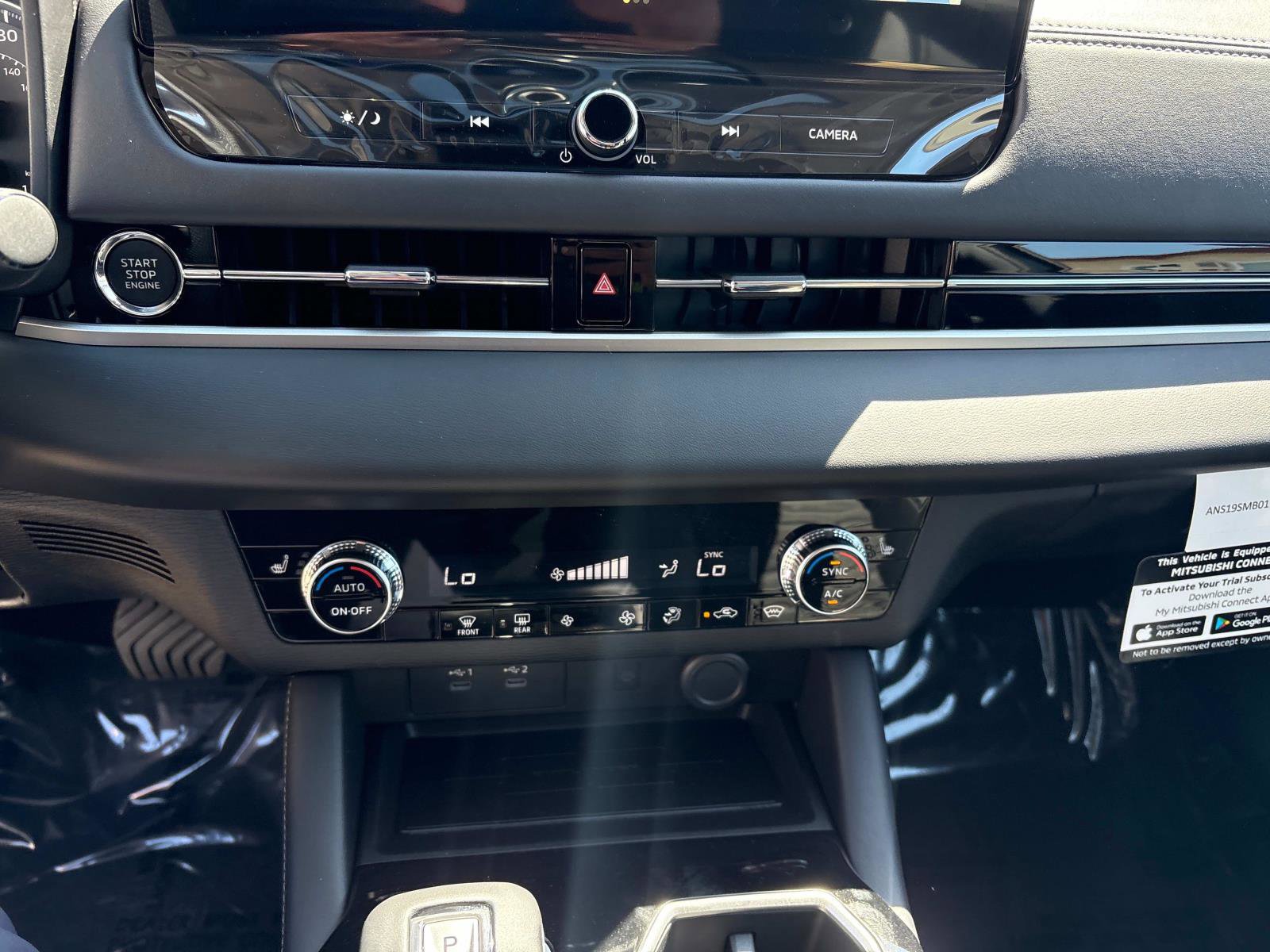 New 2025 Mitsubishi Outlander SE image 24