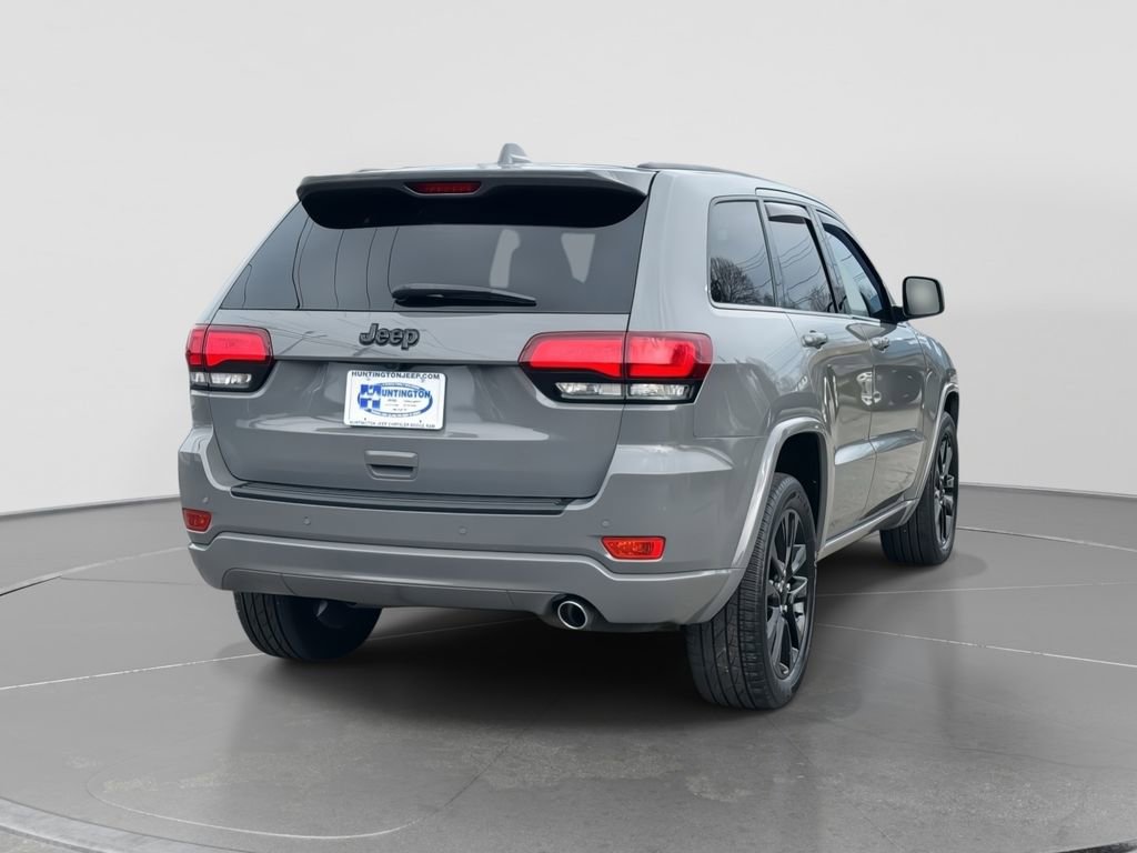 Used 2020 Jeep Grand Cherokee Altitude image 3