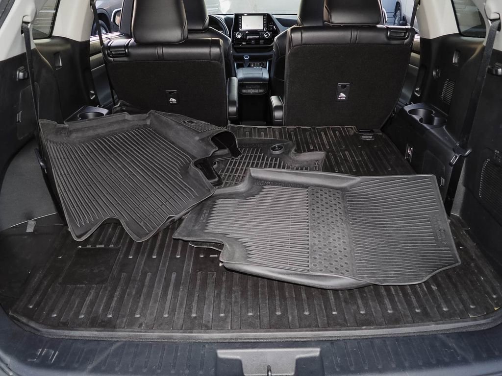 Used 2022 Toyota Highlander XLE image 9