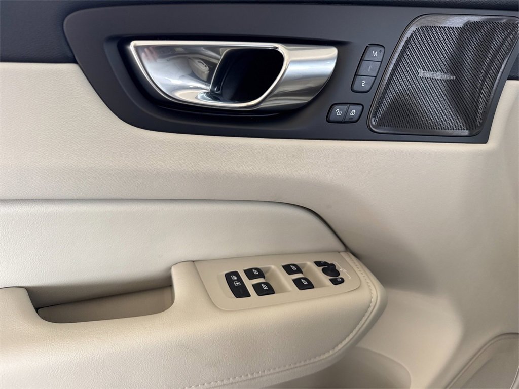 New 2026 Volvo XC60 T8 Ultra w/ Protection Package Premier image 10