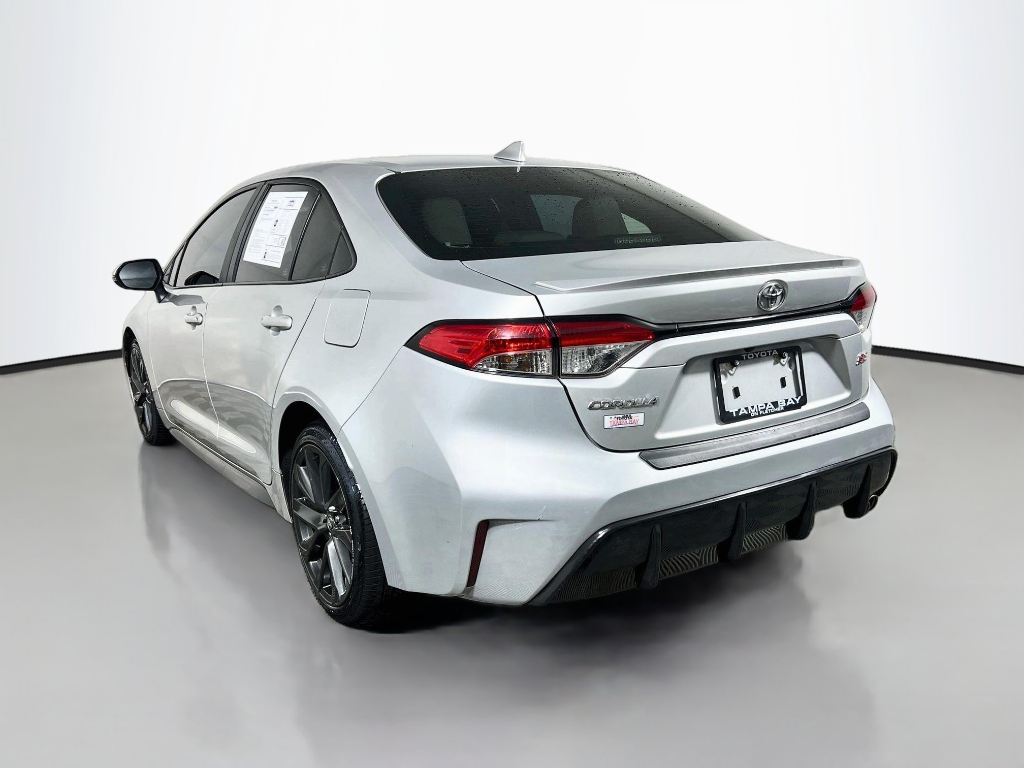 Used 2023 Toyota Corolla SE w/ Carpet Mat Package (TMS) FWD image 8