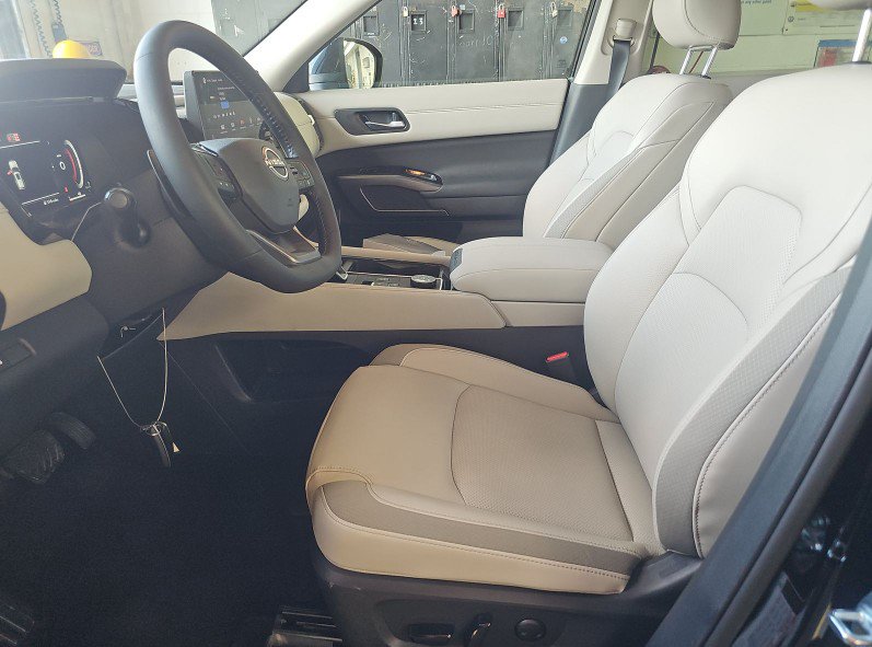 Used 2026 Nissan Pathfinder SL AWD/4WD image 6