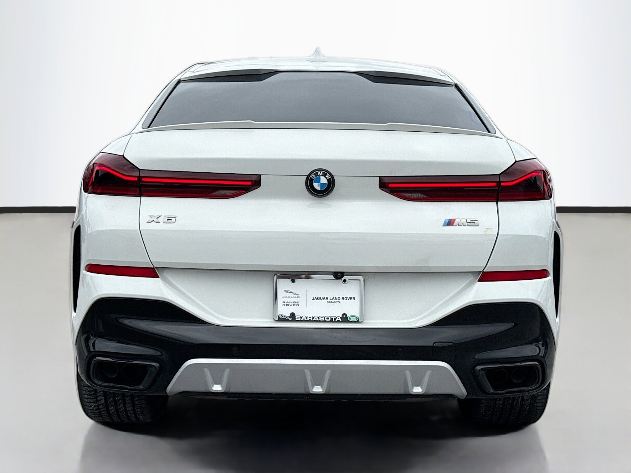 Used 2022 BMW X6 M50i w/ Parking Assistance Package AWD/4WD image 4