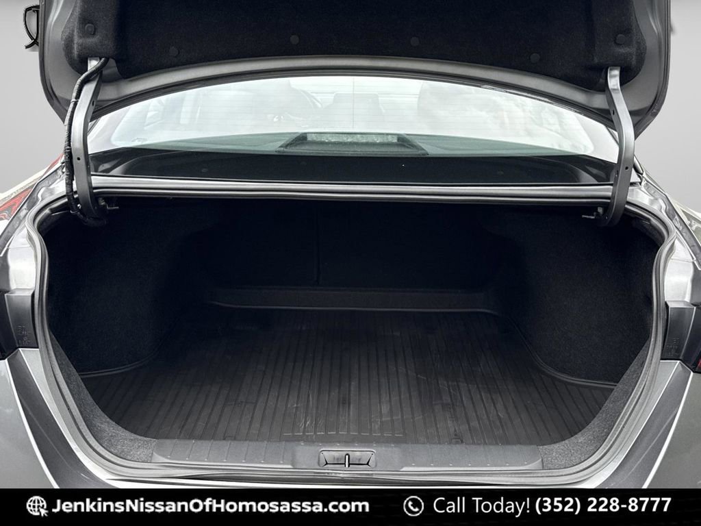 Certified 2025 Nissan Sentra SR image 25