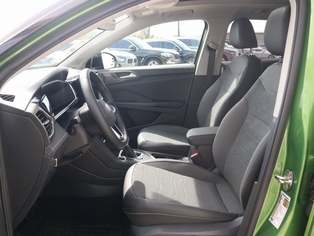 New 2025 Volkswagen Taos SE image 6